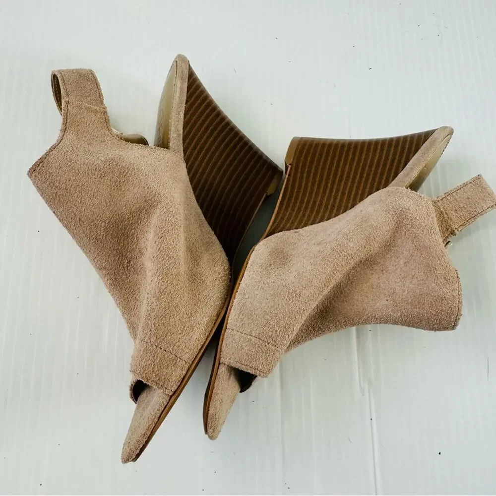 NWOT Ann Taylor Loft suede peep toe wedges tan size 7 stacked heel
